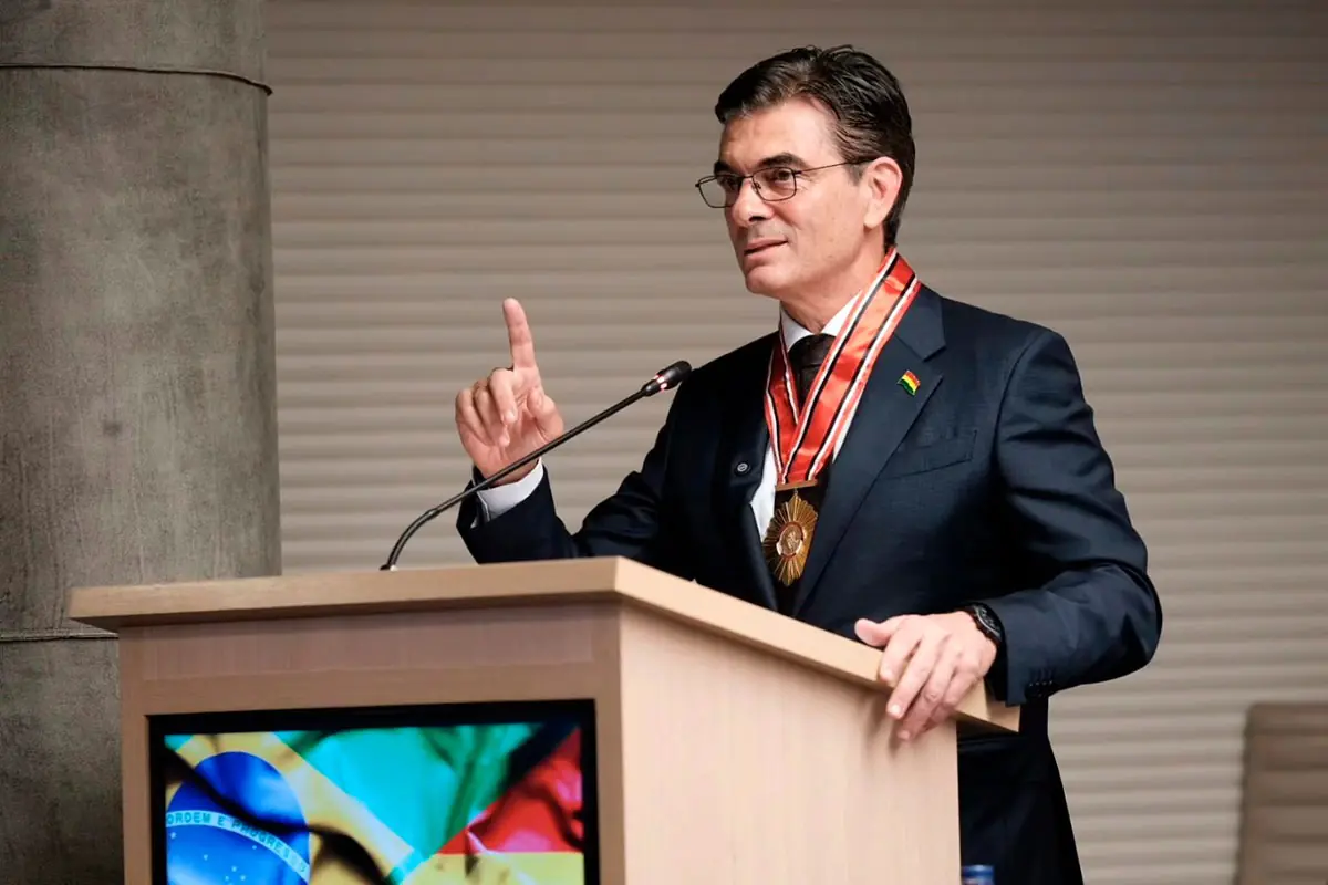 CB Global Data: Paz está entre los 6 presidentes de la región con imagen positiva