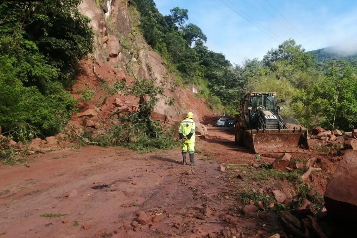Tras derrumbe, ABC habilita circulación por un carril en ruta Tarija-Entre Ríos
