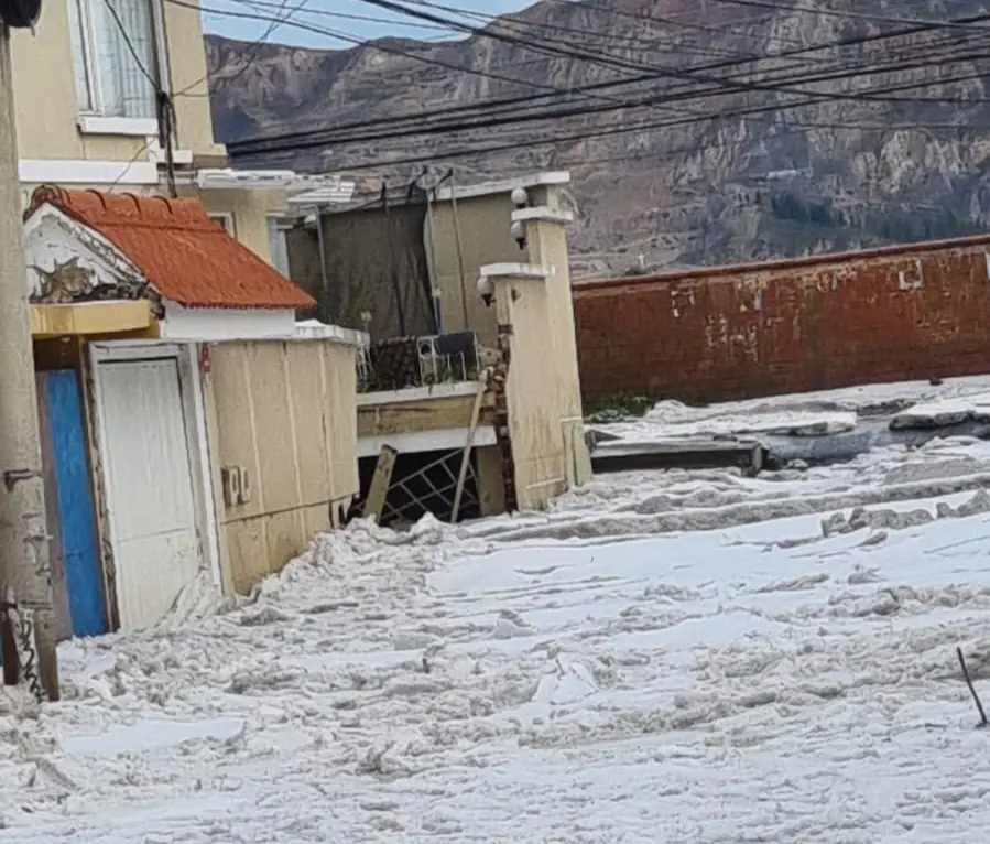 Fuerte granizada vuelve a causar daños en la zona Sur de La Paz