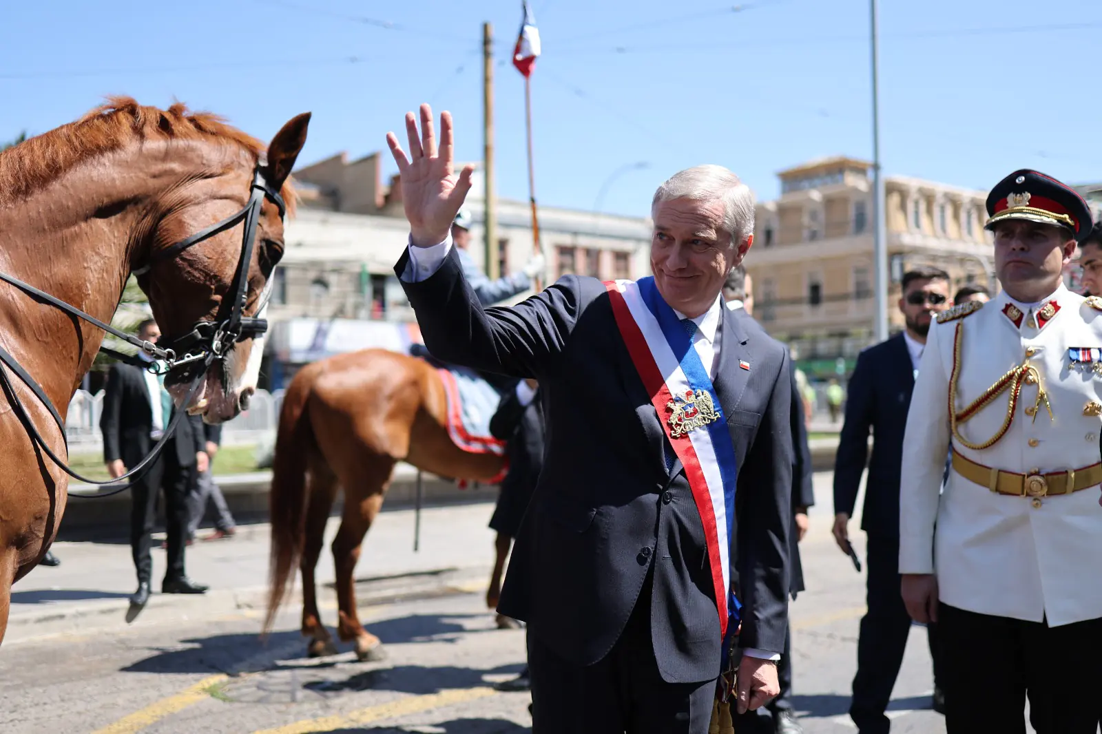 Kast lanza plan de austeridad y recorta gastos en ministerios