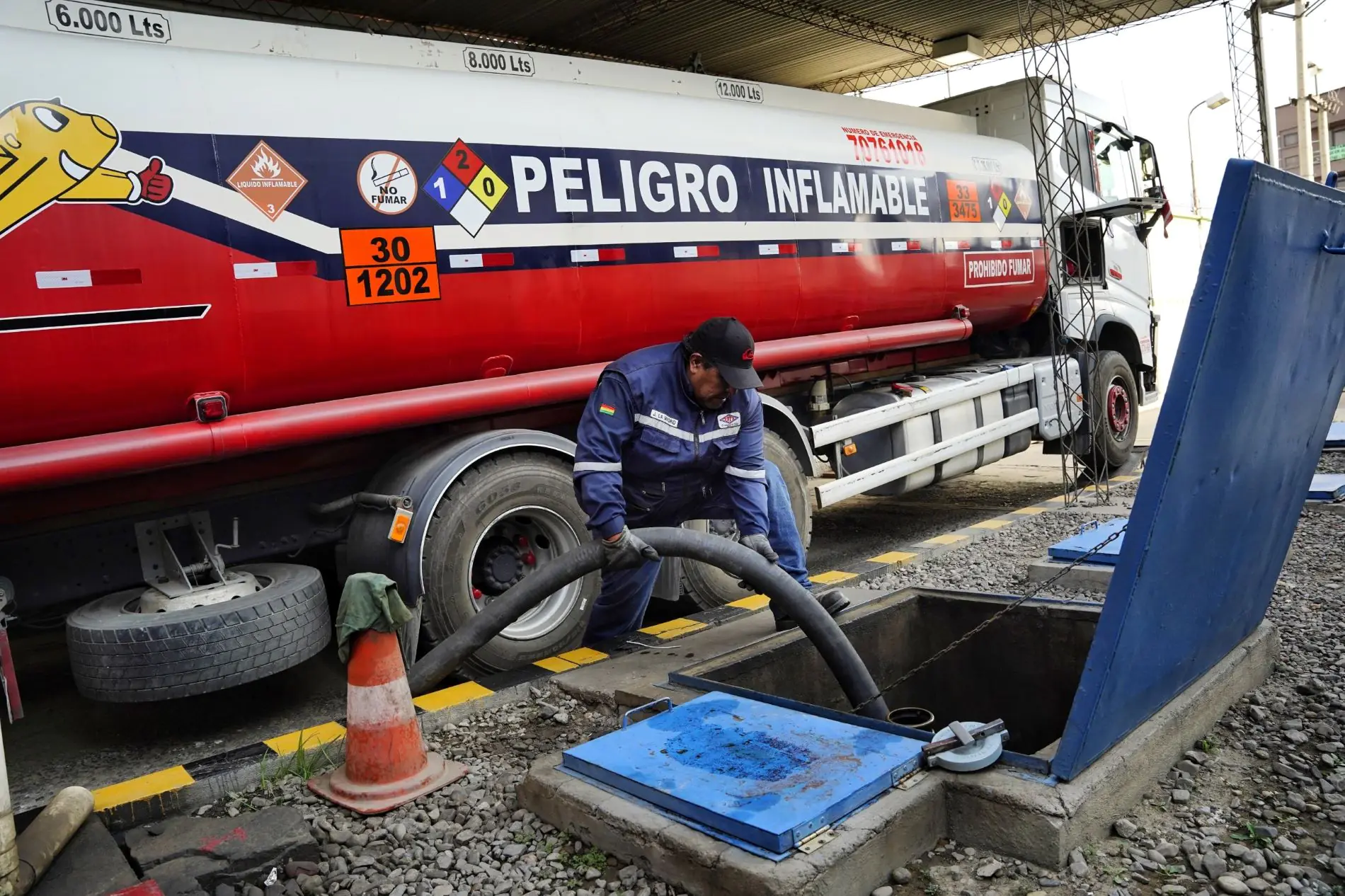 Choferes alertan que no aceptarán otro incremento en precio de combustibles