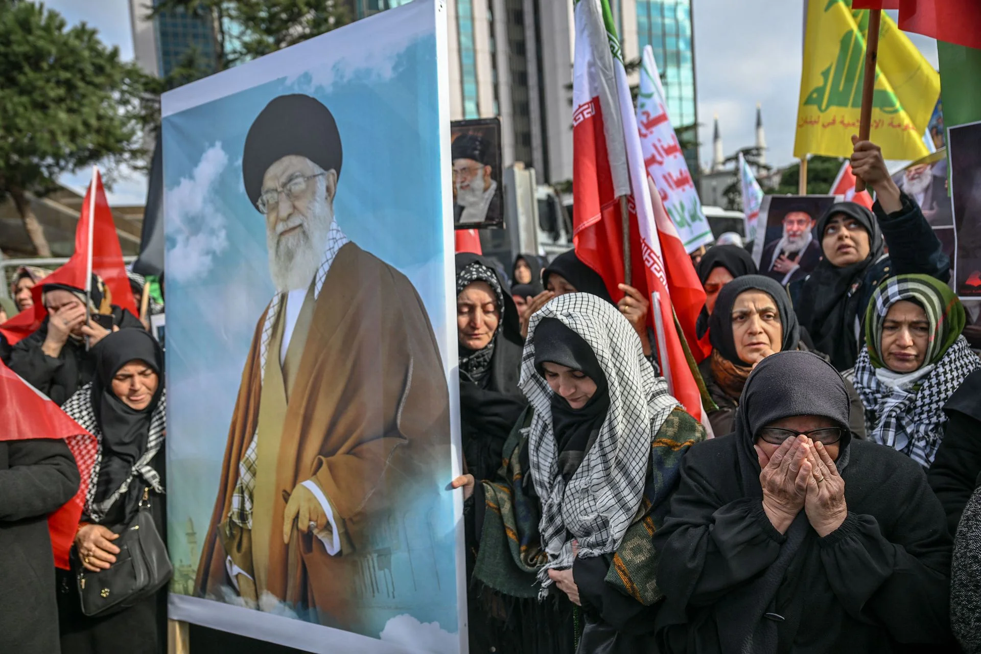 ¿Quién gobierna Irán tras la muerte de Ali Khamenei y cómo se escoge a su sucesor?