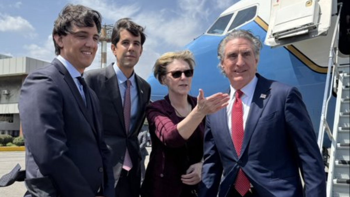 El secretario del Interior de EEUU., Doug Burgum, llegó a Venezuela para reunirse con autoridades interinas