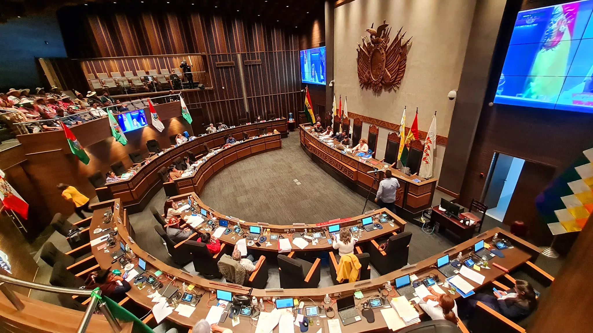 Senado prevé debatir este miércoles proyecto de recorte salarial a altas autoridades