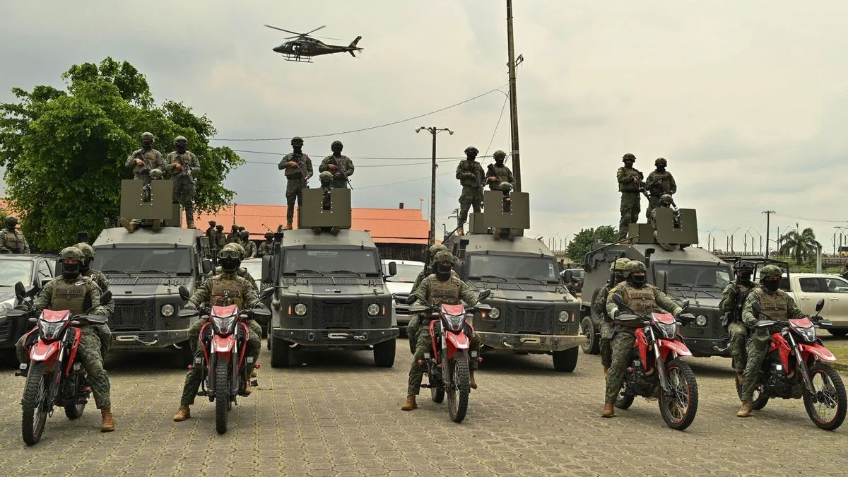 Ecuador despliega 65.000 efectivos militares y capturan a 100 personas en el primer día de toque de queda en cuatro provincias