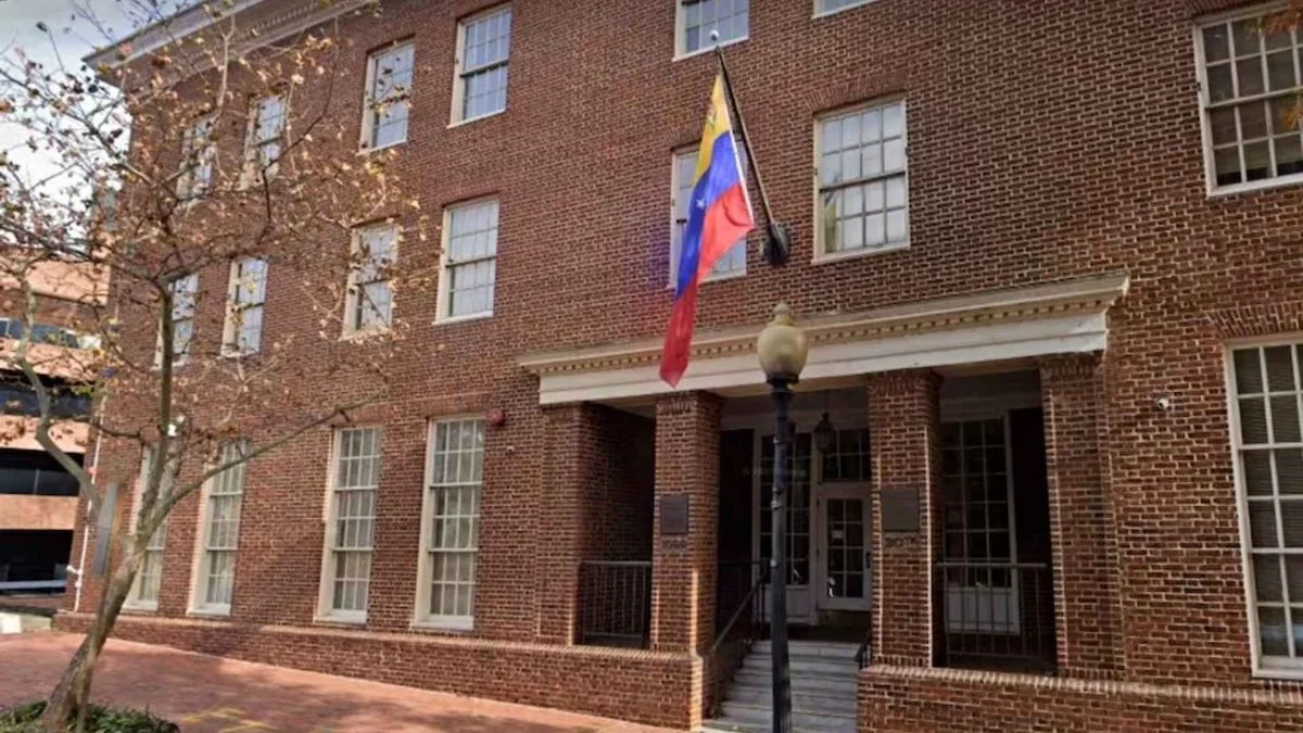 Venezuela “recupera” control de su embajada en EE.UU. tras alivio de sanciones y restablecimiento de relaciones