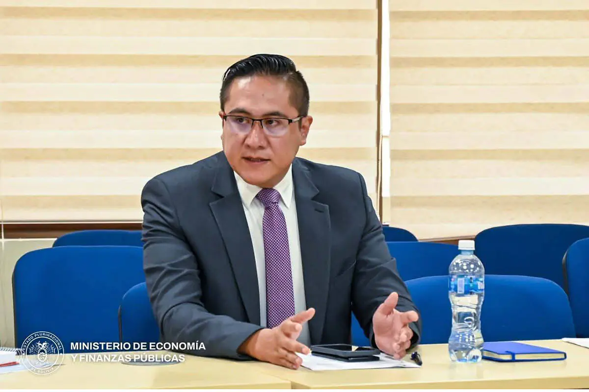 Gobierno prepara presupuesto reformulado con reducción del 30% del déficit fiscal