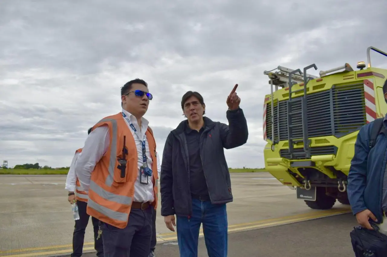 Obras Públicas inspecciona aeropuertos de Cobija y Guayaramerín