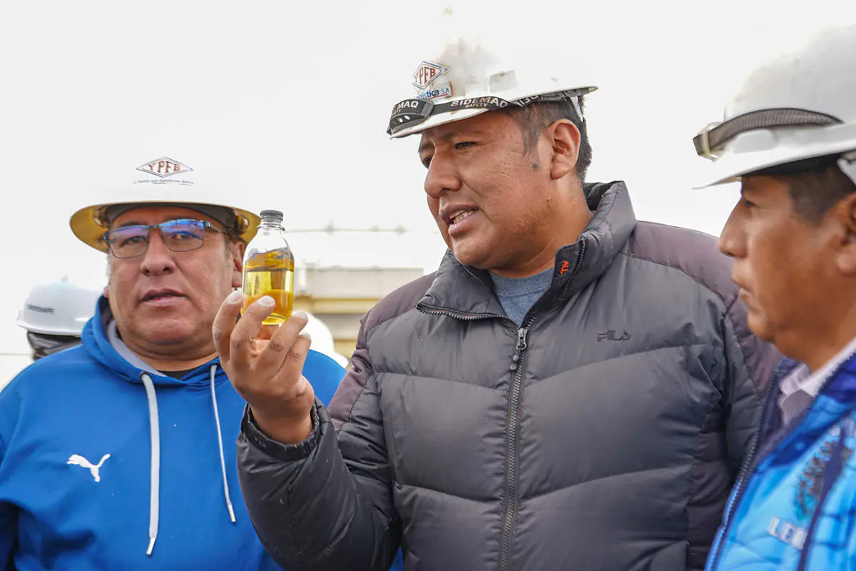 Senado exige retirar gasolina observada y convoca a Medinaceli