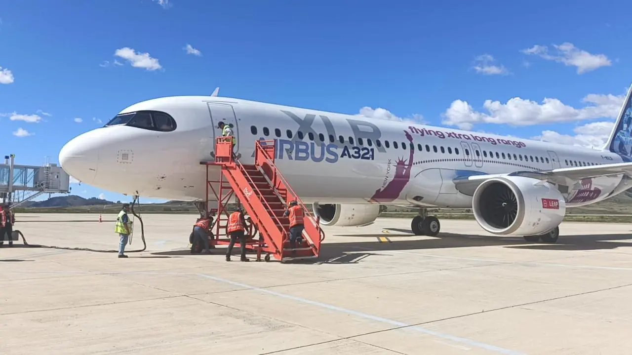 Tripulación internacional realiza pruebas de avión Airbus A321 XLR en Alcantarí