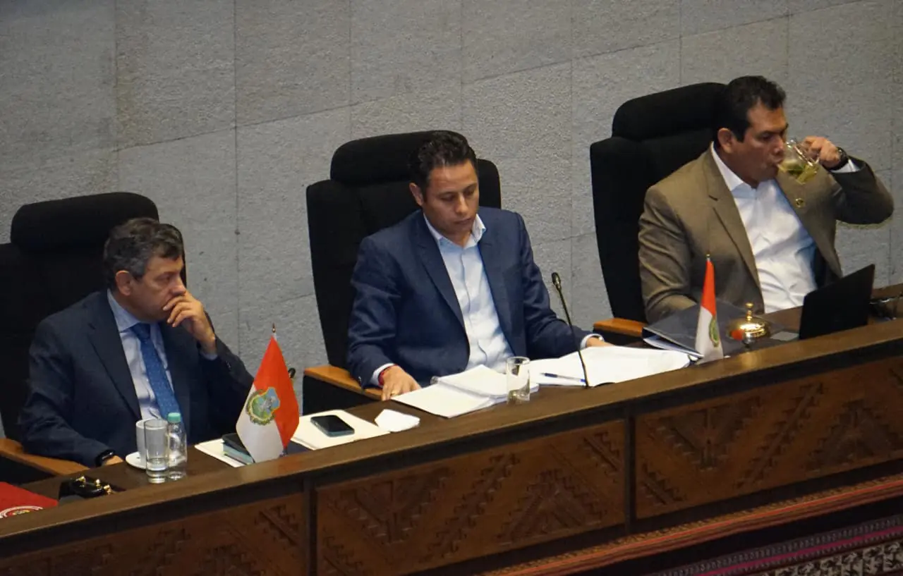 CSUTCB arremete contra Lara y pide su dimisión por no asistir a cabildo