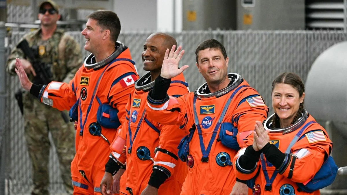 astronautas orbitan la Tierra en Orión en su primer día de misión a la Luna