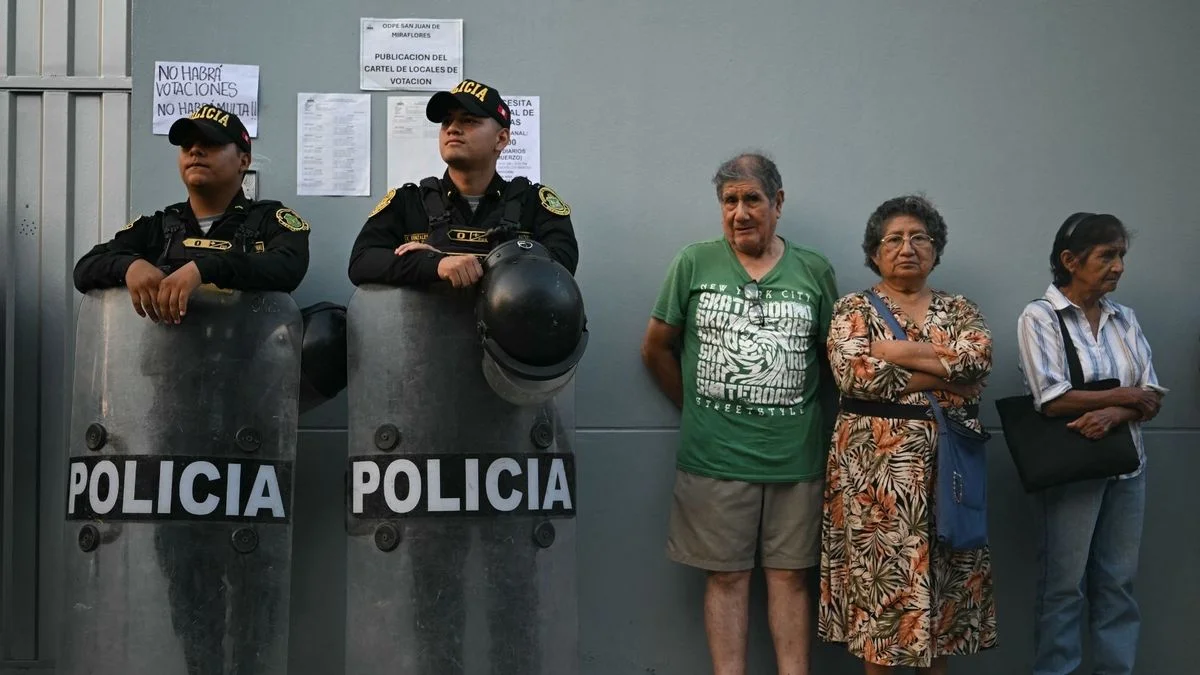 La Justicia peruana denuncia penalmente al jefe del organismo electoral por el desastre en las presidenciales