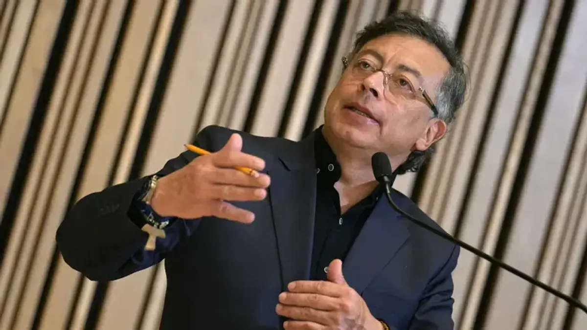 Presidente Petro publicó una noticia falsa generada con IA