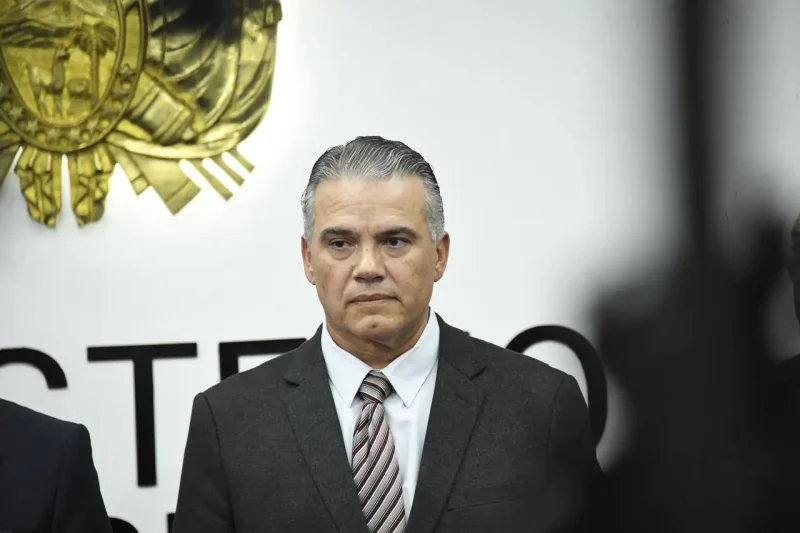 Gobierno y COB revisan caso por caso la situación de los detenidos durante los bloqueos