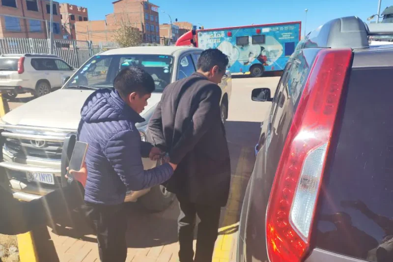 Cae funcionario de la gestión de Eva Copa por presuntos cobros irregulares