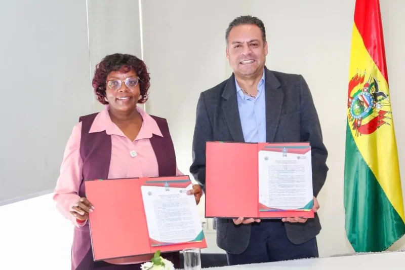 Gobernación de La Paz e Internet Society impulsan alfabetización digital en provincias