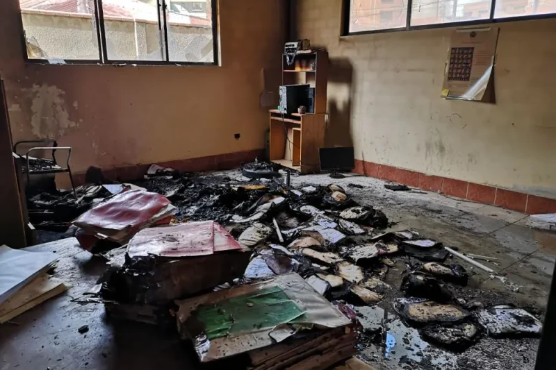 ¿Qué documentos se perdieron en el saqueo de subalcaldía en El Alto?