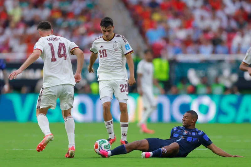 Uruguay eliminado al caer 1-0 ante España, líder del Grupo H