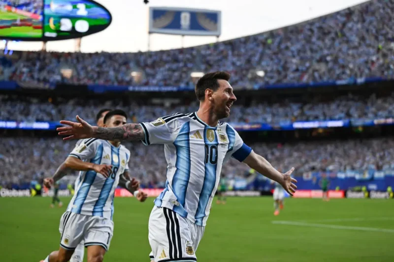 Con hat-trick de Messi, Argentina gana 3-0 a Argelia