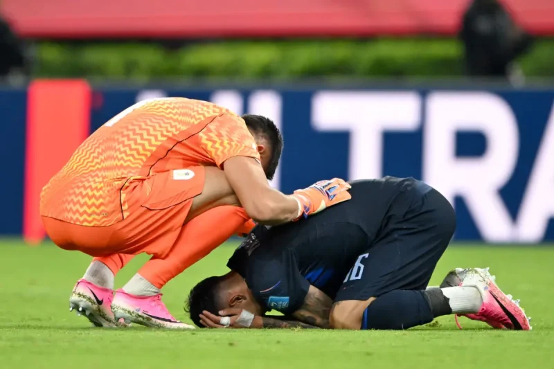 Muslera, leyenda en Mundiales… y con una carga de errores