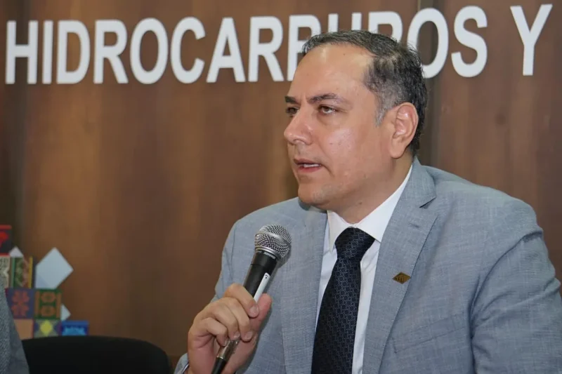 Akly declara como testigo en investigación por gasolina en ‘mal estado’