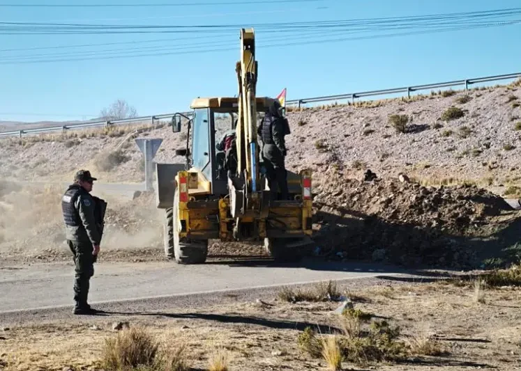 Justiniano afirma que vías a Oruro y Desaguadero están libres