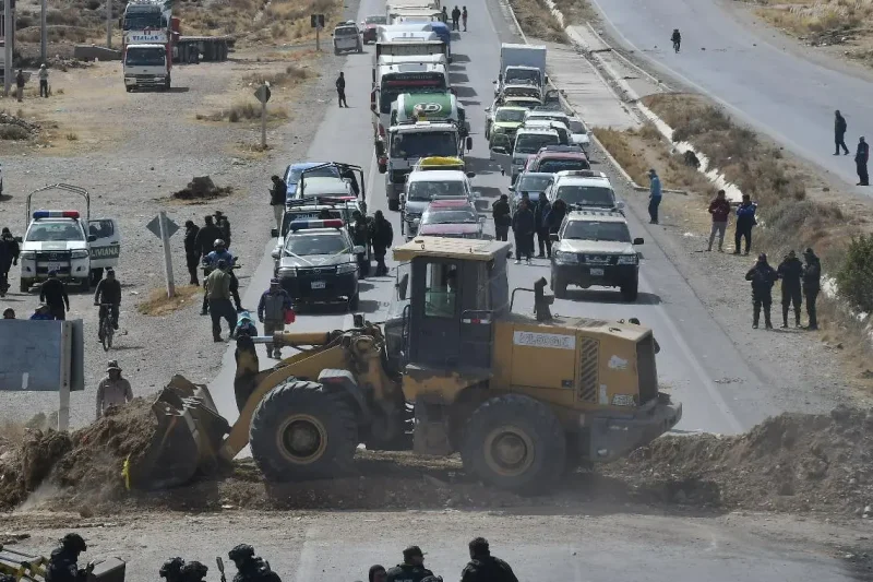 Alcaldía dispone maquinaria para limpieza de vías en El Alto