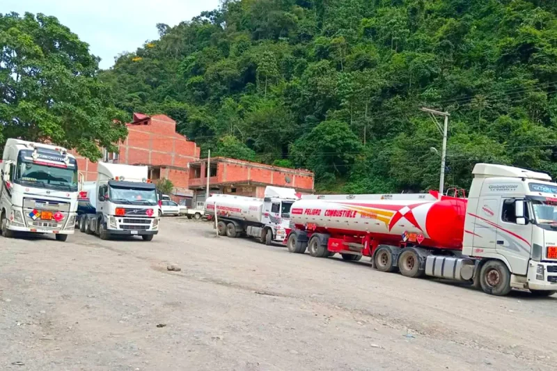 Senkata sin bloqueos, pero rutas cerradas impiden ingreso de combustible
