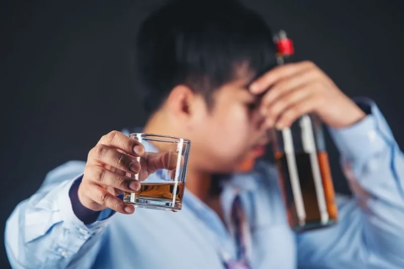 Nuevo estudio recomienda a los adultos no beber más de una bebida alcohólica al día