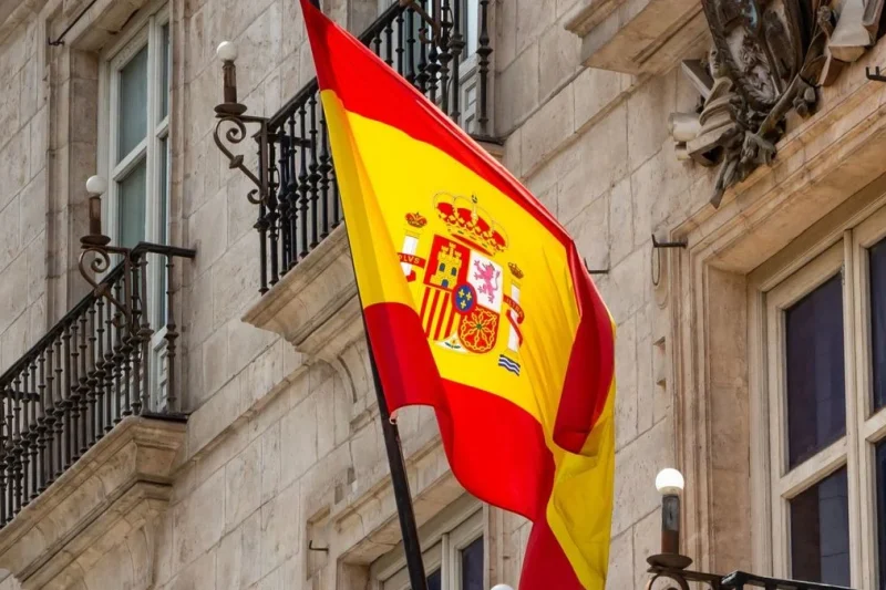 España recibe más de 900.000 solicitudes de regularización de migrantes pese a estimaciones iniciales de medio millón