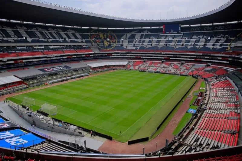 La FIFA cambia de decisión y prohíbe a los aficionados ingresar botellas de agua a los estadios
