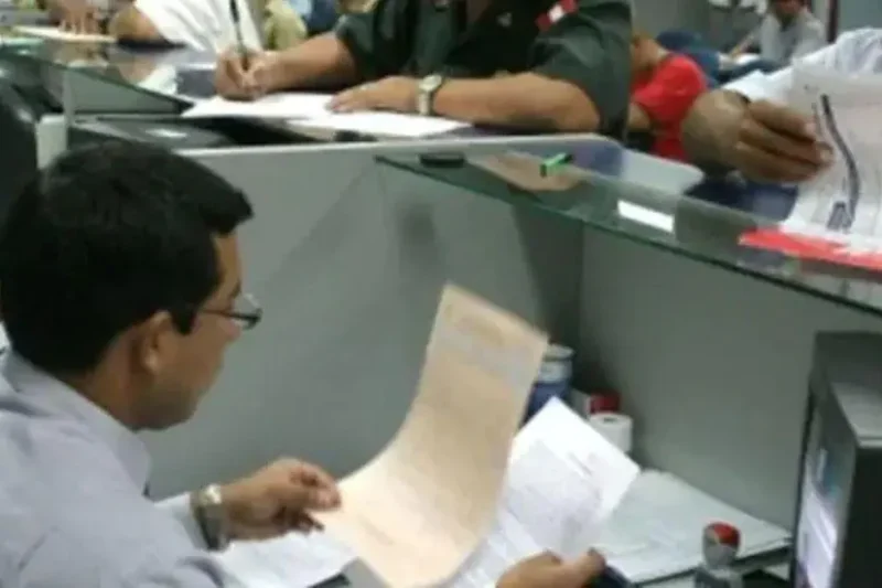 Trabajo dispone tolerancia de 30 minutos al ingreso laboral por escasez de combustible
