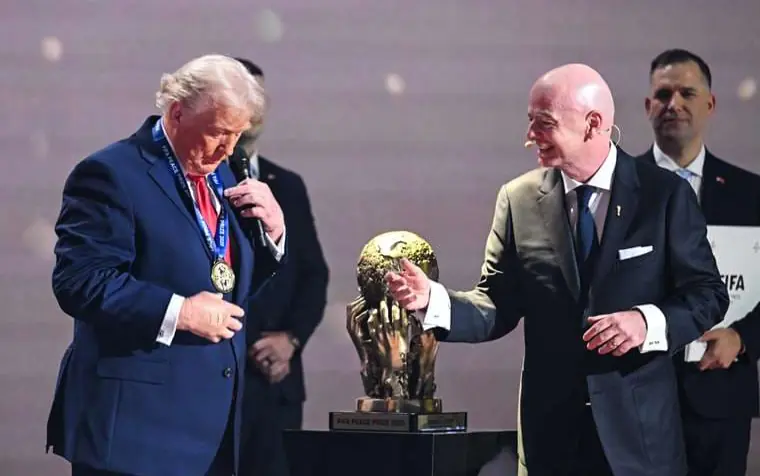 FIFA suspende la sanción a Balogun tras llamada de Trump
