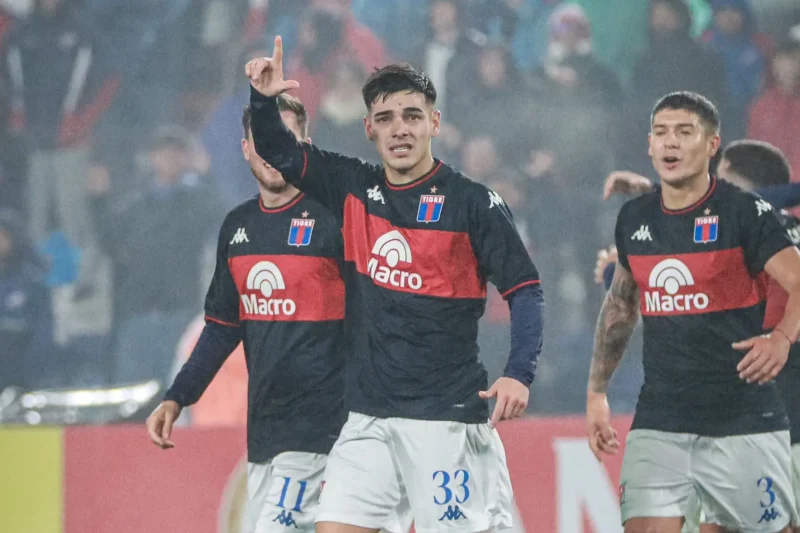 Tigre aplasta a Nacional y se acerca a octavos de Sudamericana