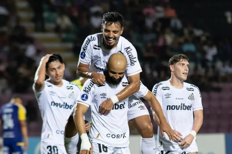 Santos golea y deja encaminado su pase a octavos de la Sudamericana