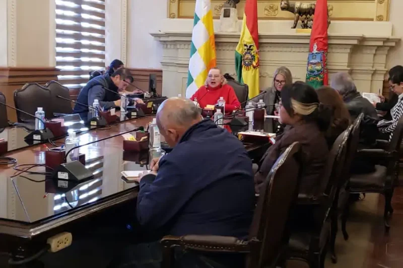 Dockweiler ratifica a funcionarios y desconoce despidos del Concejo