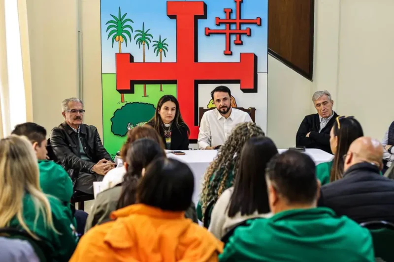 Gobernación cruceña coordina demandas en salud