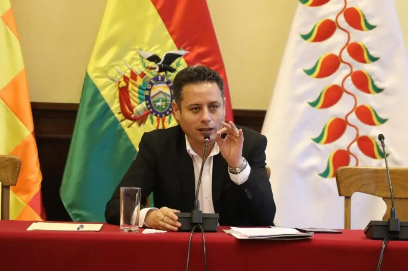 ‘Cuando el barco se hunde, las ratas se escapan’