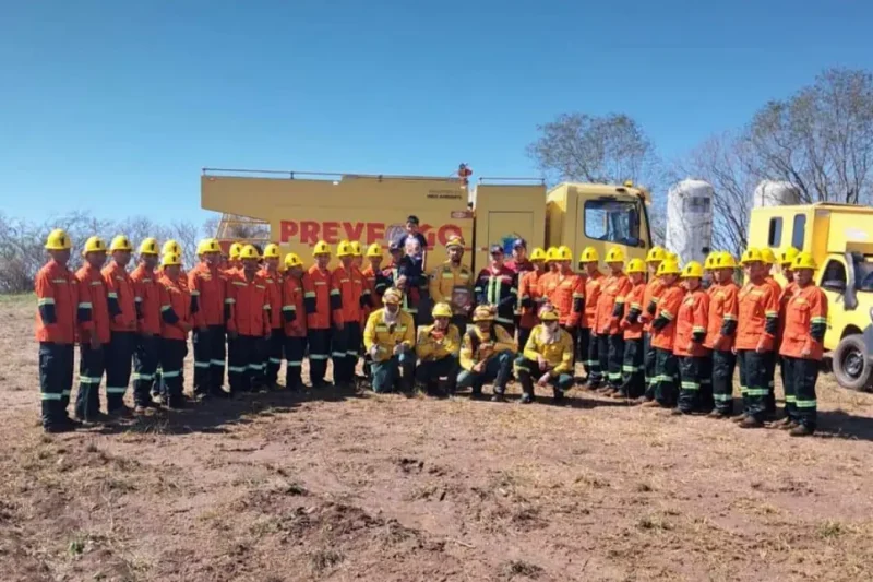 Bomberos bolivianos se especializan en Brasil para enfrentar incendios forestales