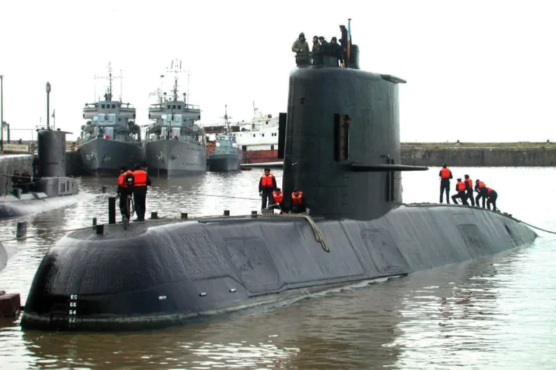 Condenan a exjefe naval por hundimiento de submarino argentino
