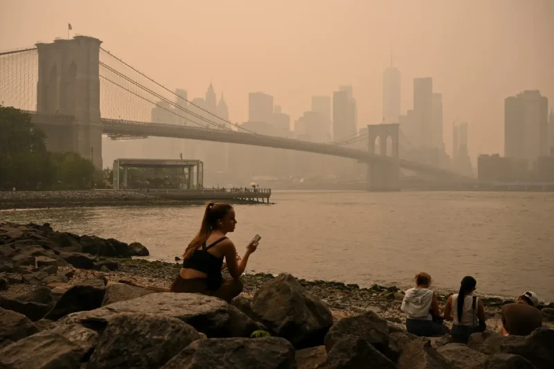 Más de 200 incendios fuera de control en Canadá afectan a EEUU