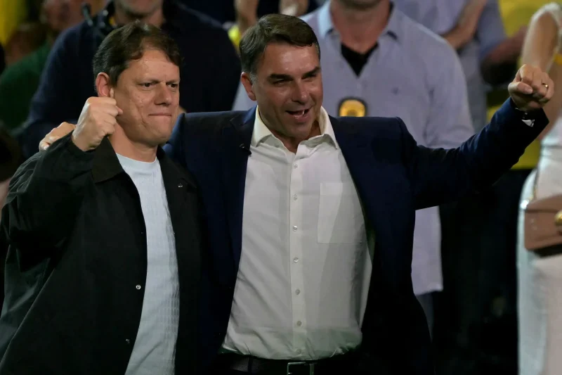 Flávio Bolsonaro oficializa su candidatura presidencial en Brasil