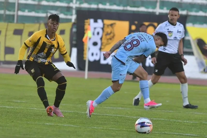 The Strongest y Bolívar pactan tablas (1-1) en el Superclásico