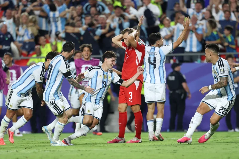 Argentina vence 3-1 a Suiza y jugará las semifinales contra Inglaterra