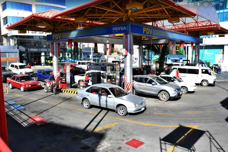 YPFB asegura que dispone de 65 millones de litros de combustible