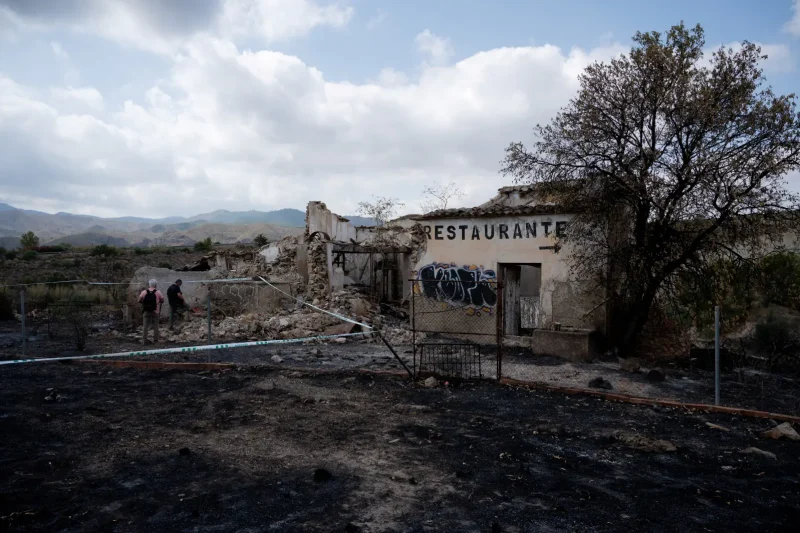 Los evacuados comienzan a volver a casa tras estabilización de incendio en España