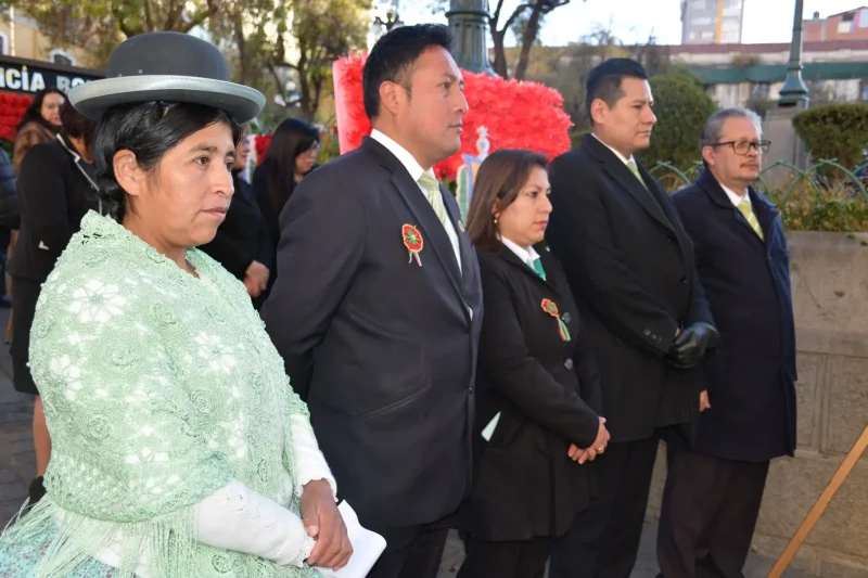 Fiscalía de La Paz homenajea al pueblo paceño y participa de actos protocolares