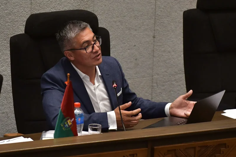 Lara pide relevar a Espinoza y afirma que ‘no está a la altura’