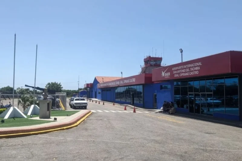 Aviones siguen represados en frontera Venezuela